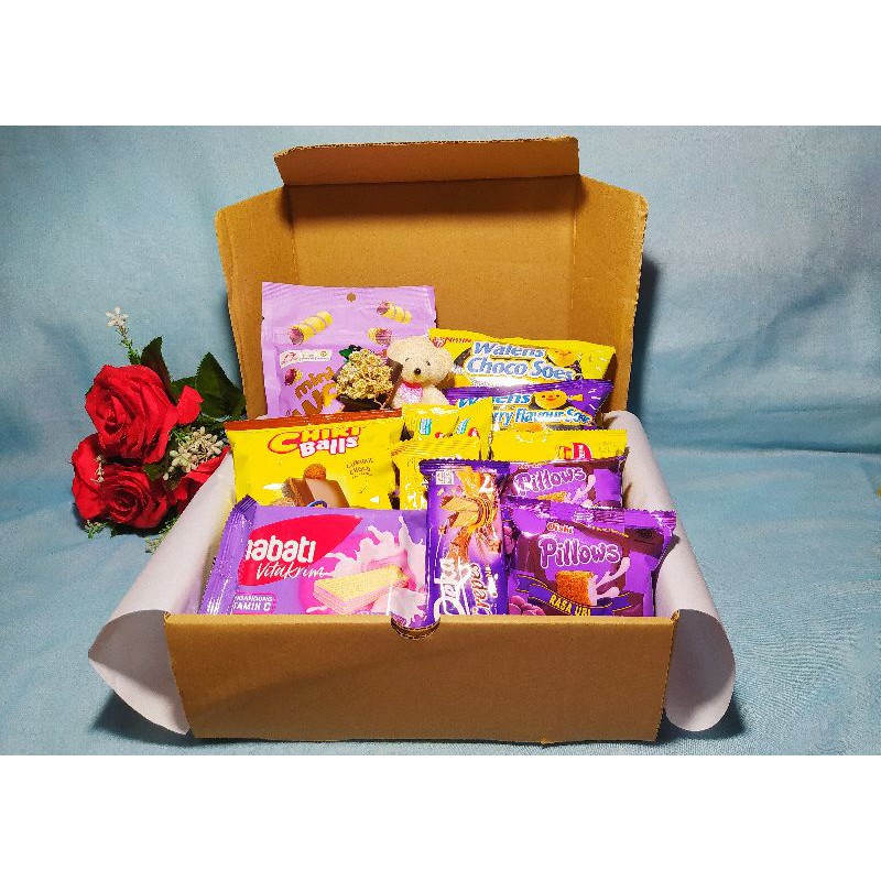 

SNACKBOX MURAH//GIFT BOX//KADO WISUDA//HAMPERS//SOUVENIR//KADO ANNIV//KADO ULANG TAHUN