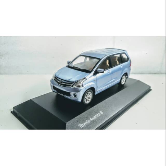 diecast avanza lama