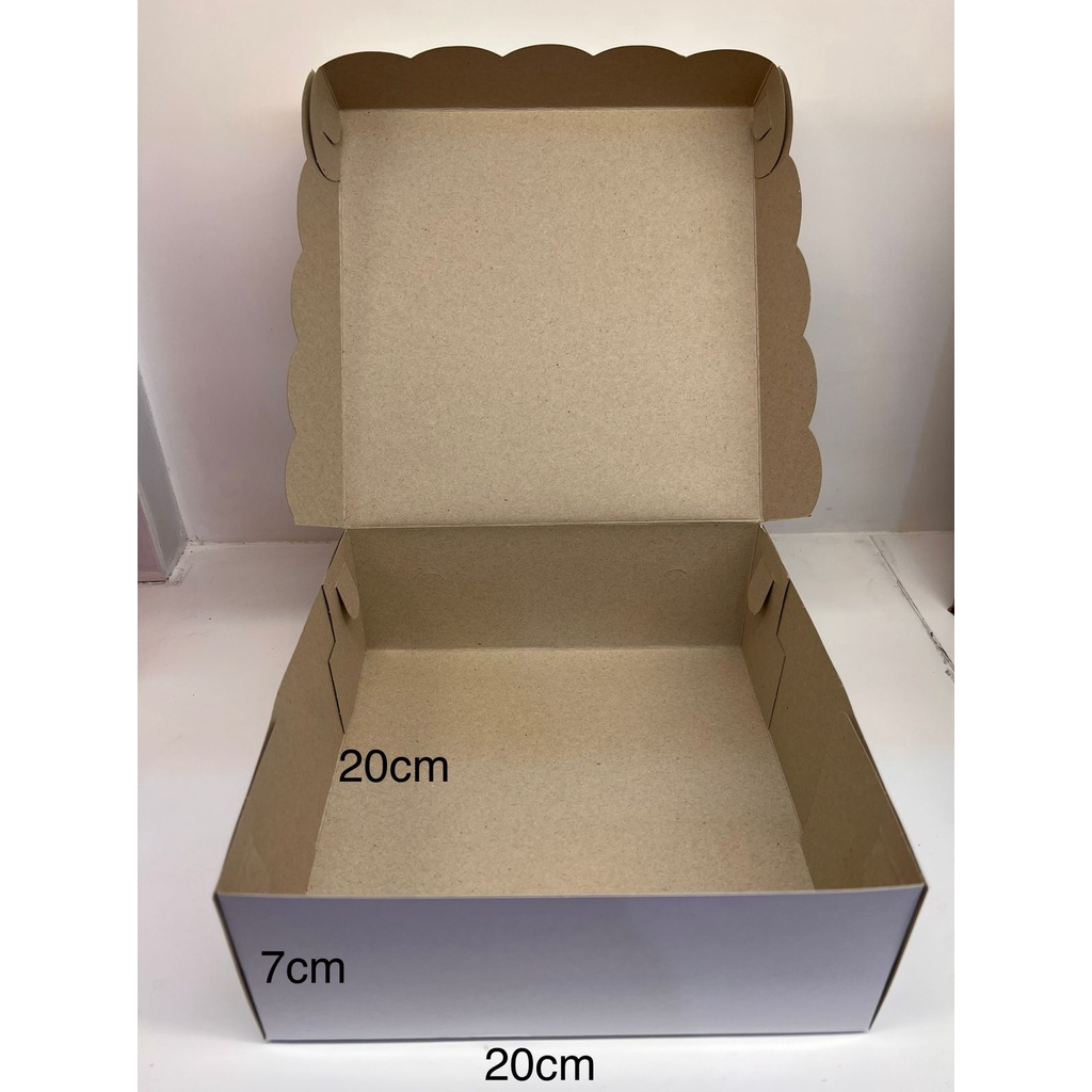 

CATERING BOX DELIMA 20X20X7 cm 10 pcs PUTIH POLOS NON LAMINATING