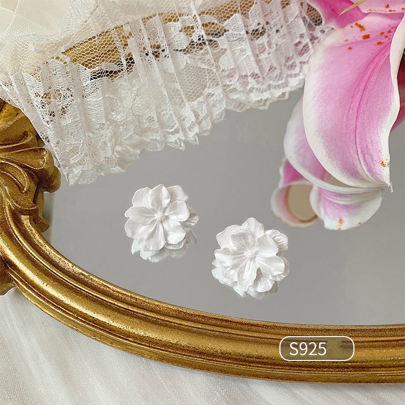 Aksesoris fashion wanita anting bunga temperamen manis sederhana dan indah gaya Korea-white