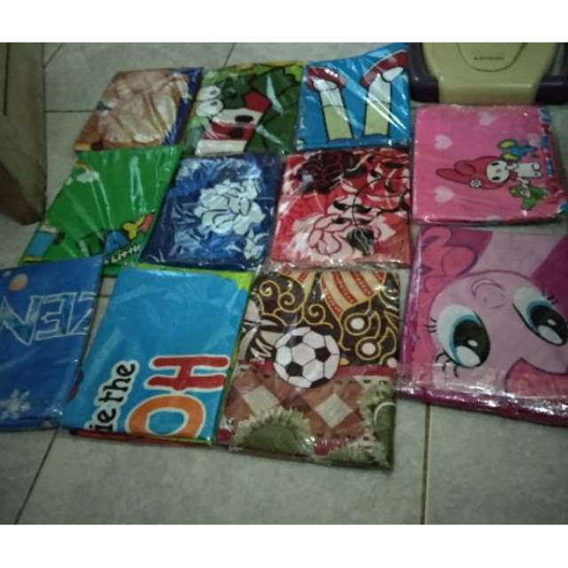 PAKET SARUNG bantal dan guling karakter