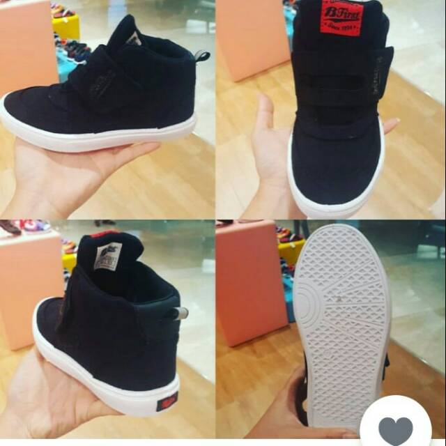 Sepatu sekolah B-first