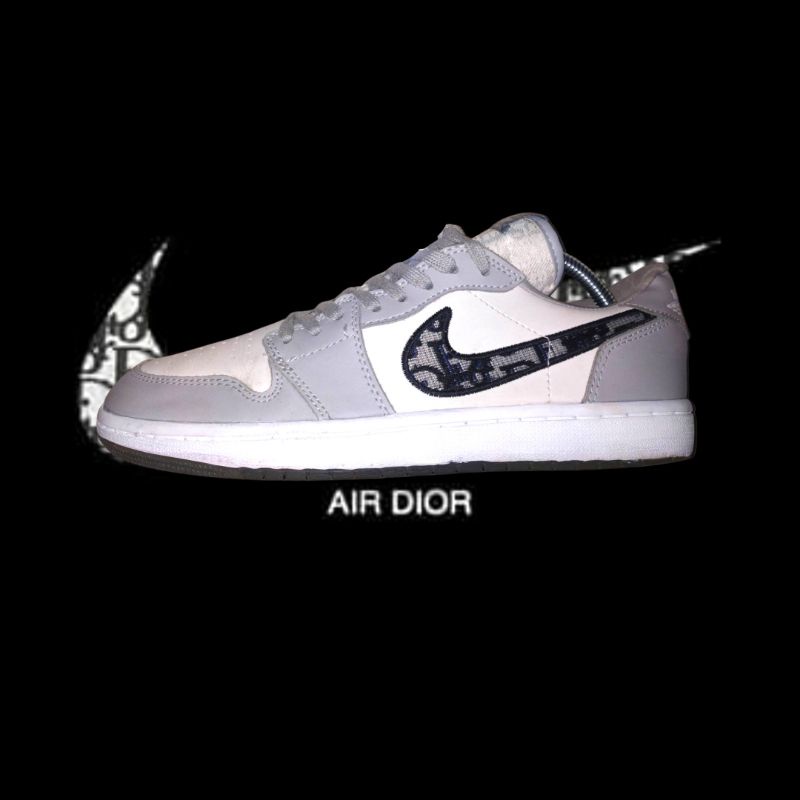 Sepatu sneakers Nike Air Jordan 1 Retro Low X D**r UA