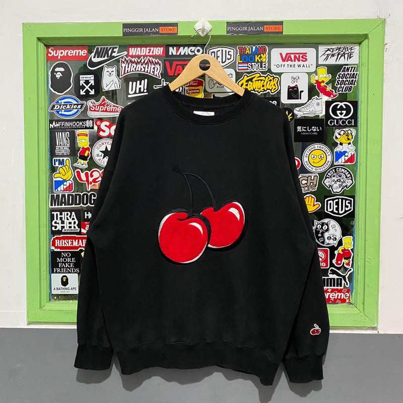KIRSH BIG CHERRY CREWNECK
