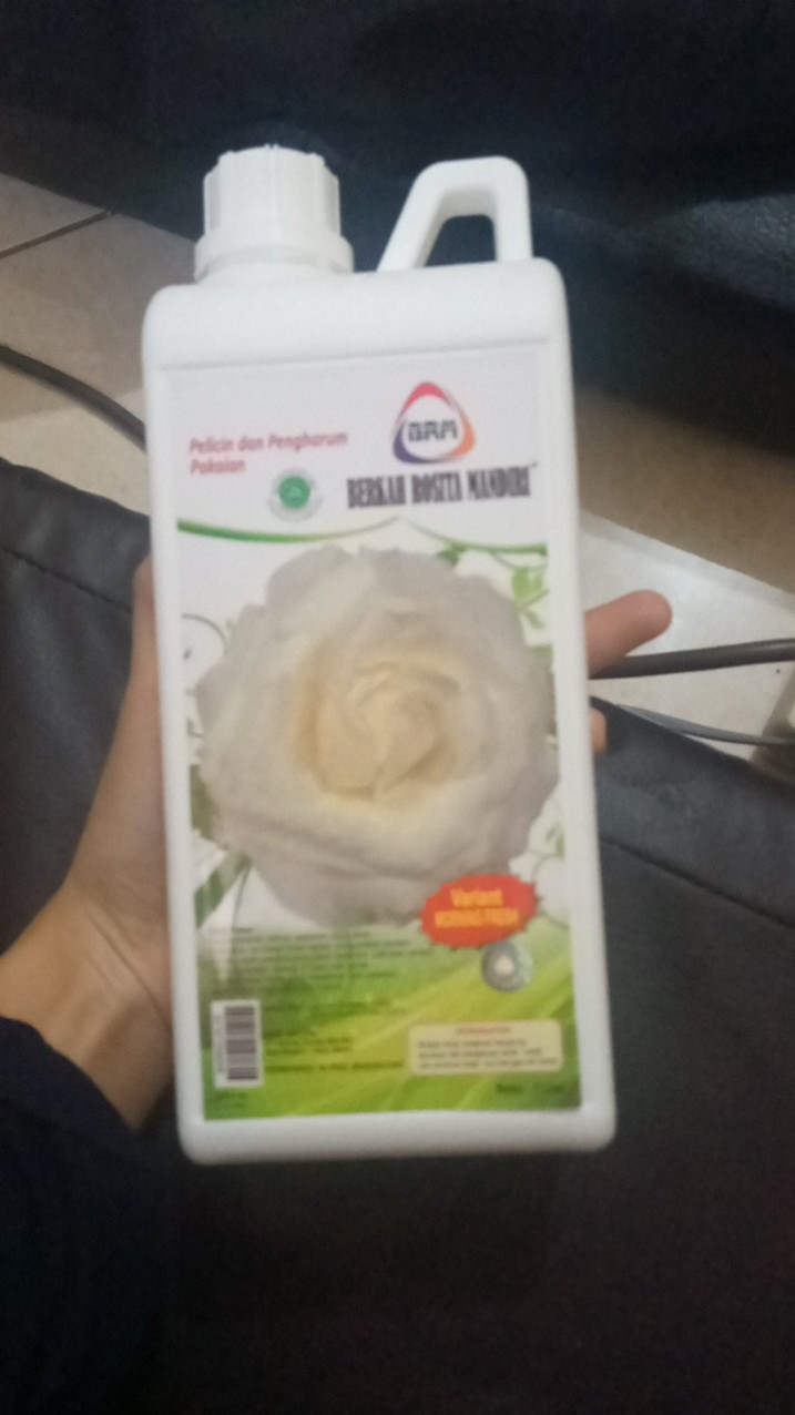 Pewangi Pakaian Parfum Laundry Mawar Super