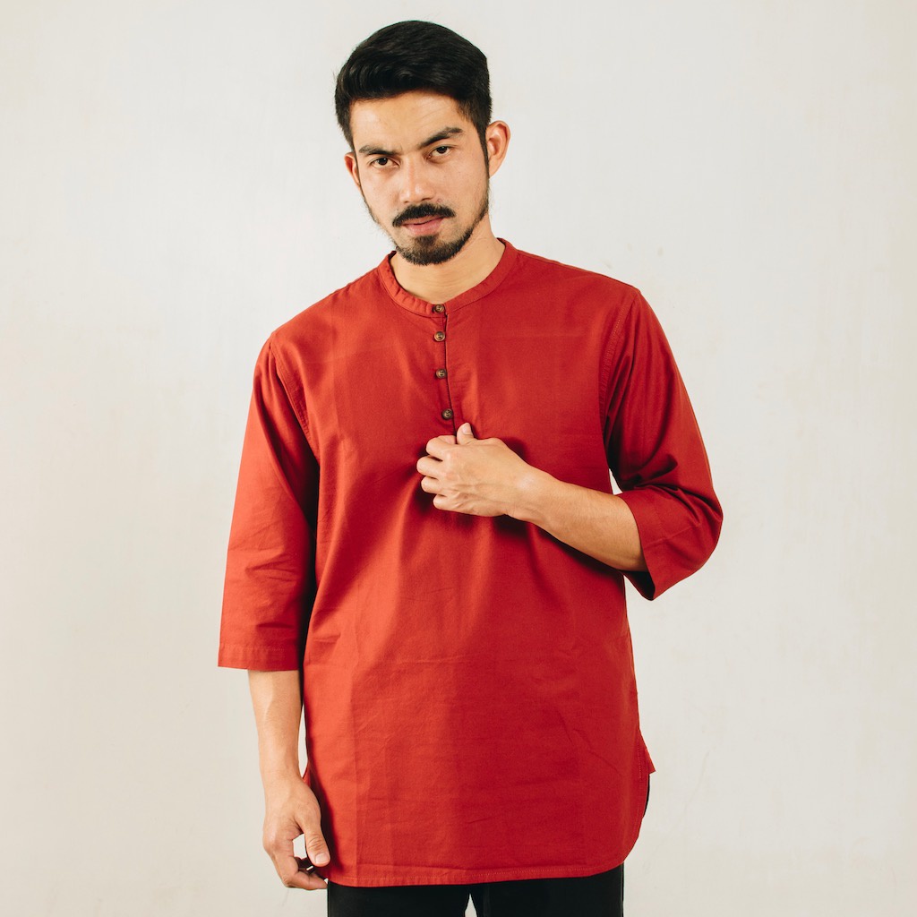 Cambra Terracotta by KAUM ADAM - Kemeja koko modern bahan premium lengan pendek warna merah bata