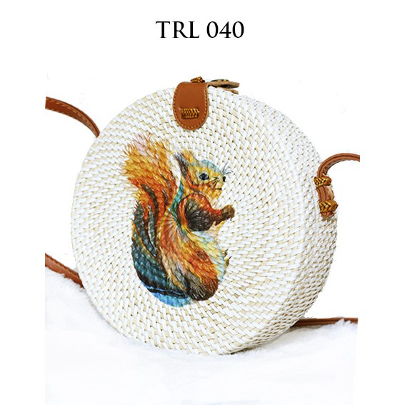 

Grosir Tas Rotan Bali Lukis Decoupage Motif Tupai TRL040 Diameter 20cm