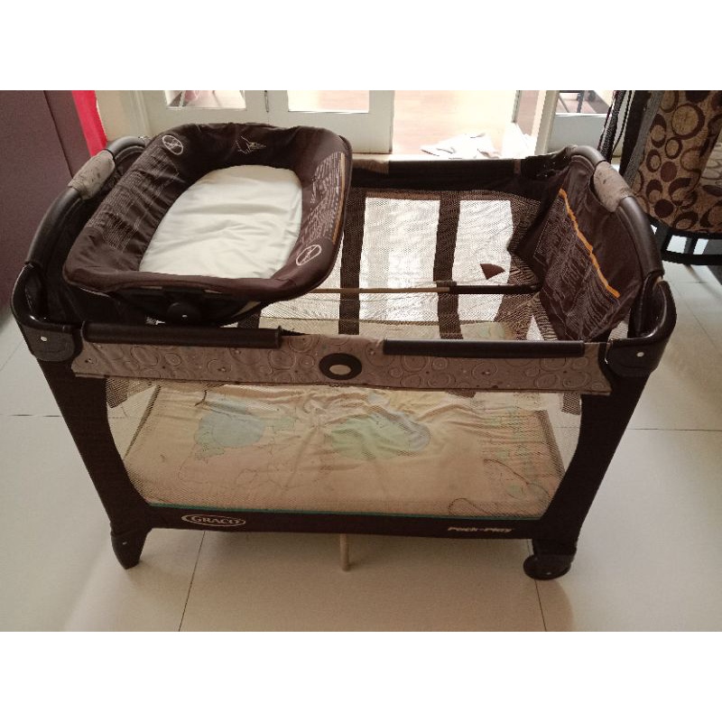 GRACO pack & play box baby