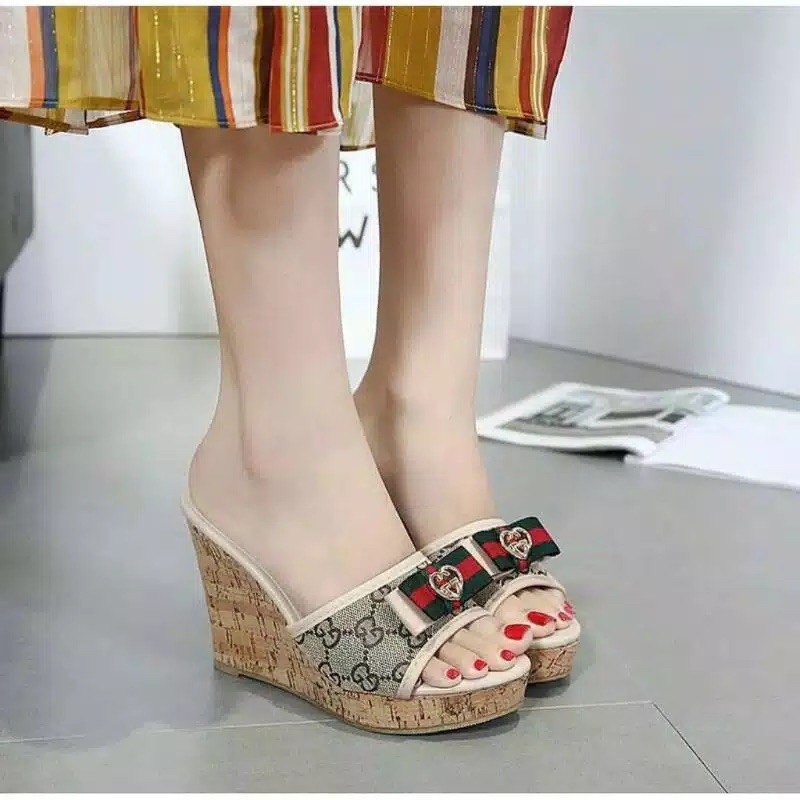 sandal wedges gucci