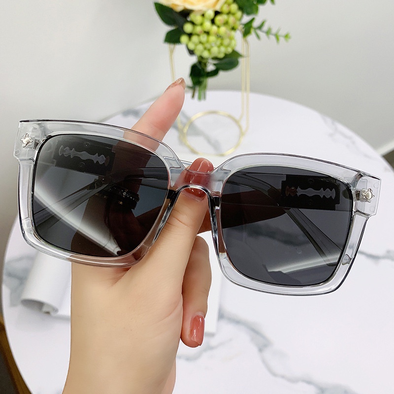 Kacamata Hitam UV400 Bentuk Kotak Bahan Metal Gaya Retro Korea Untuk Wanita