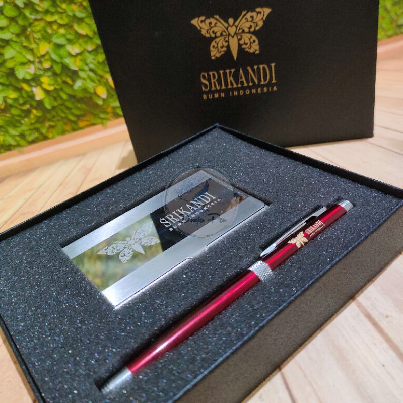 

HenJO Giftset Custom Profesional Pen + Card Holder, Hampers Eksklusif, Hadiah Eksekutif, Seminar Kit