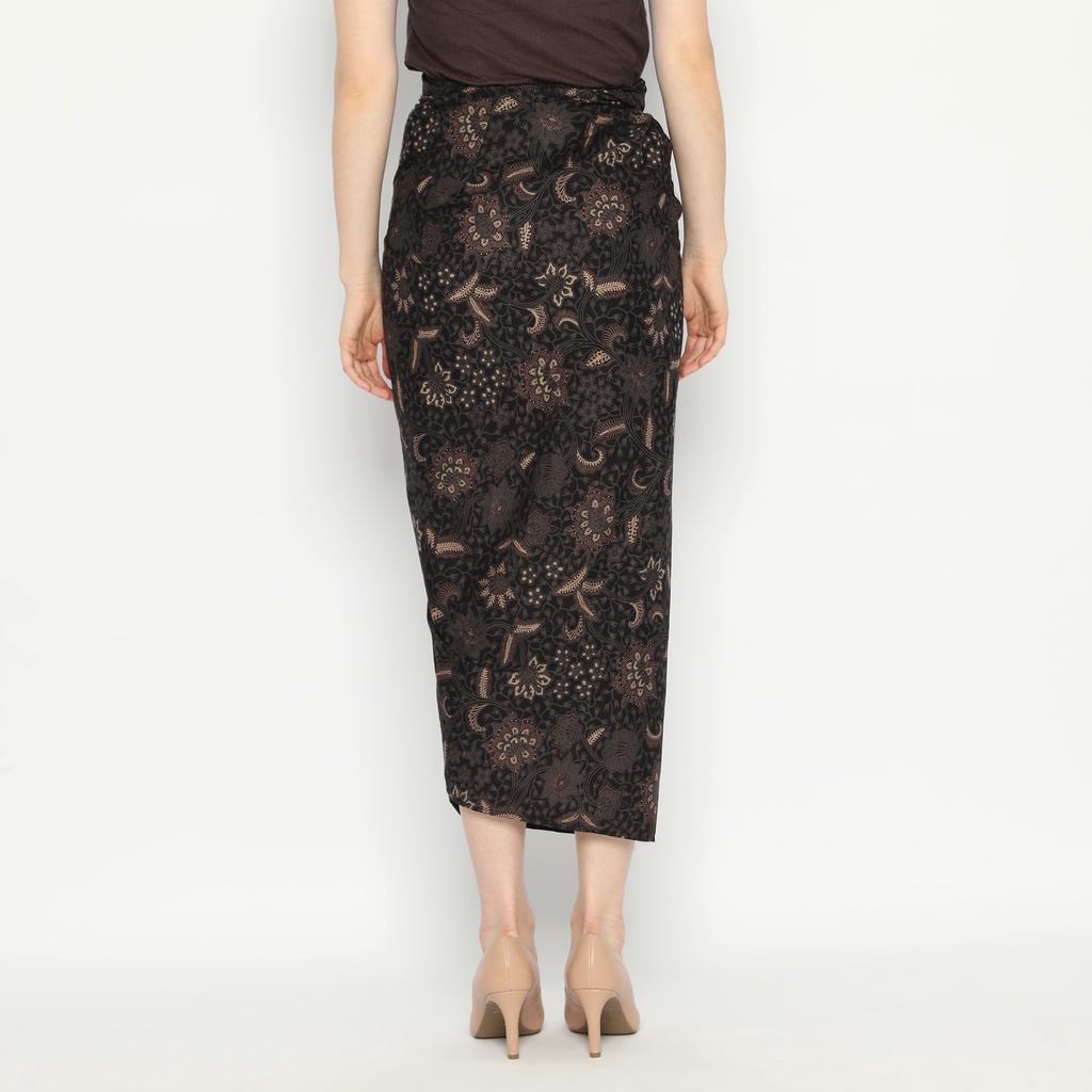 ROK BATIK SPAN Skirt Lilit Kebaya Instan Modern Wanita Motif Kembang Setaman Hitam 723099 Cap 72 - Rok Batik Lilit Bawahan Skirt Kamen Kebaya Songket Batik Panjang Plisket Span Instan Jadi Bali Lembaran Premium Modern Untuk Wanita Kondangan