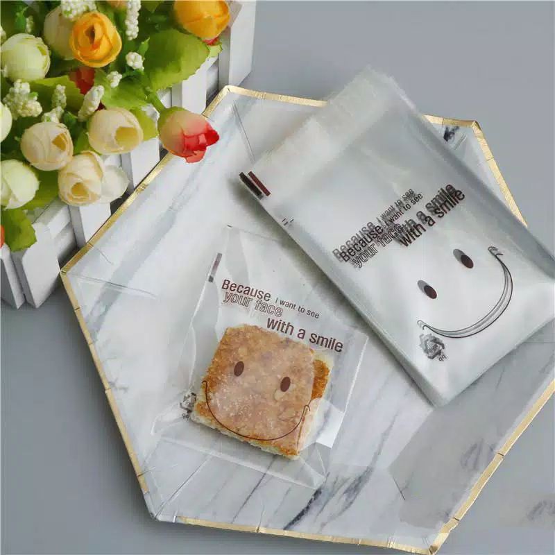 

20 pcs kantong plastik smile imut/cookies bag candy/ souvenir hampers