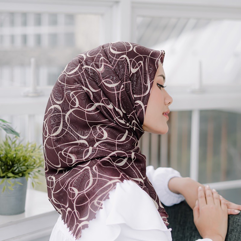 Koyu Hijab Segiempat Shiela Luxury Vembos