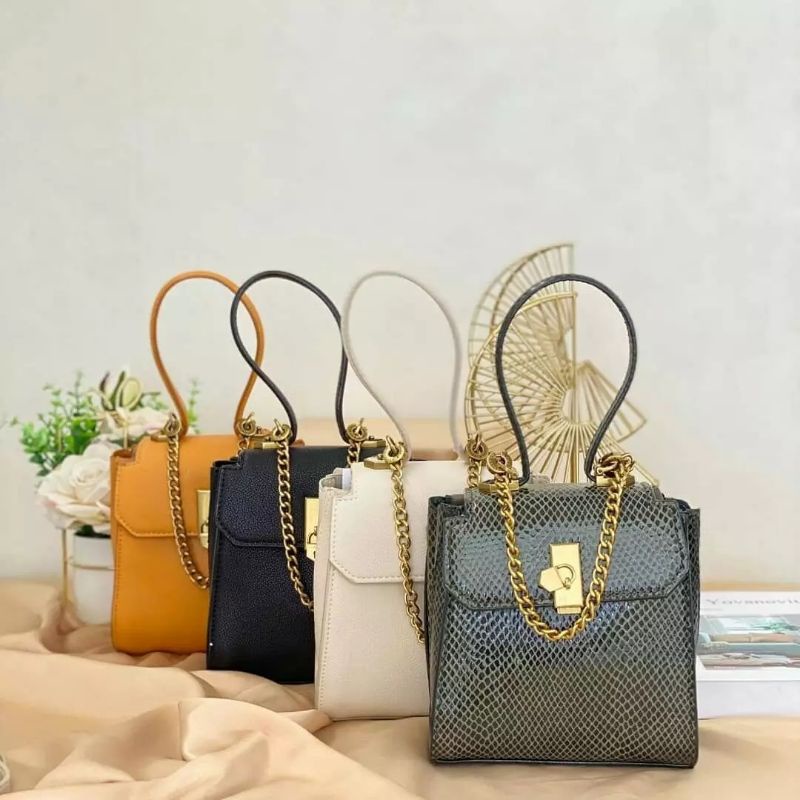 TAS WANITA/ TAS BRANDED ORIGINAL/CNK/TAS SLINGBAG/2 TALI/TALI RANTAI/TAS JINJING/ KODE C1131 ck827