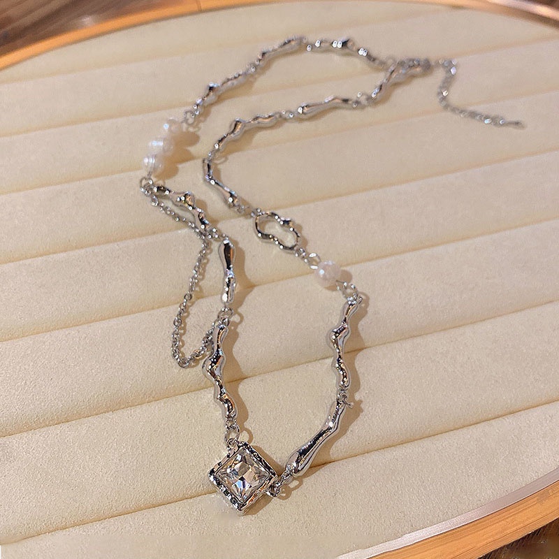 Kalung Choker Bahan Titanium steel Aksen Mutiara Zirkon Untuk Perempuan