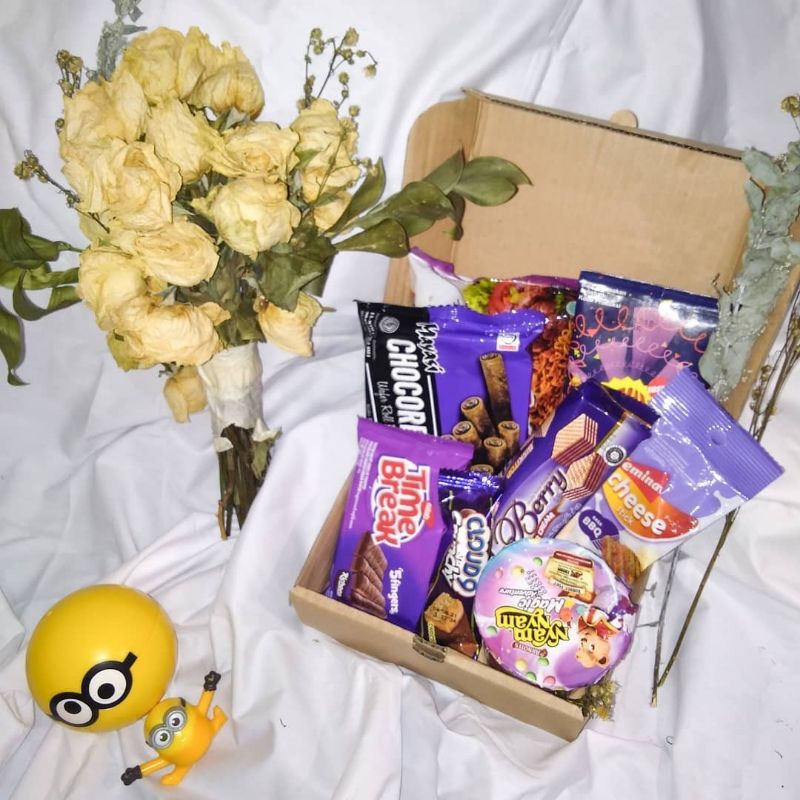 

SNACK BOX PURPLE MURMER, FREE KARTU UCAPAN