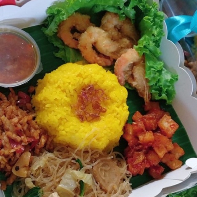 hamper nasi kuning Catering harian Bekasi