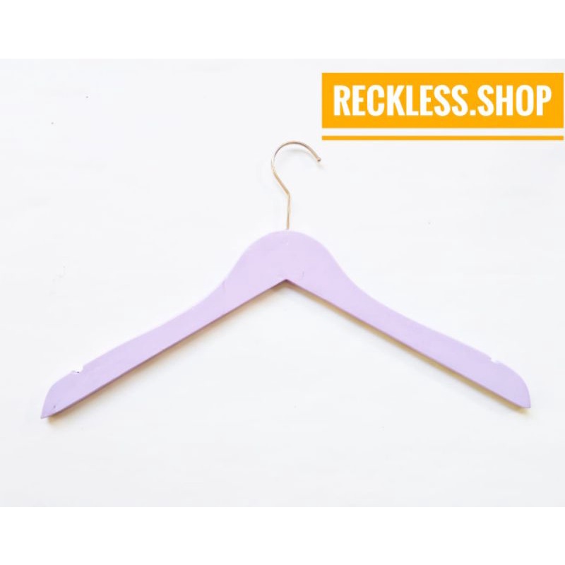 HANGER KAYU DEWASA UNGU 1 LUSIN