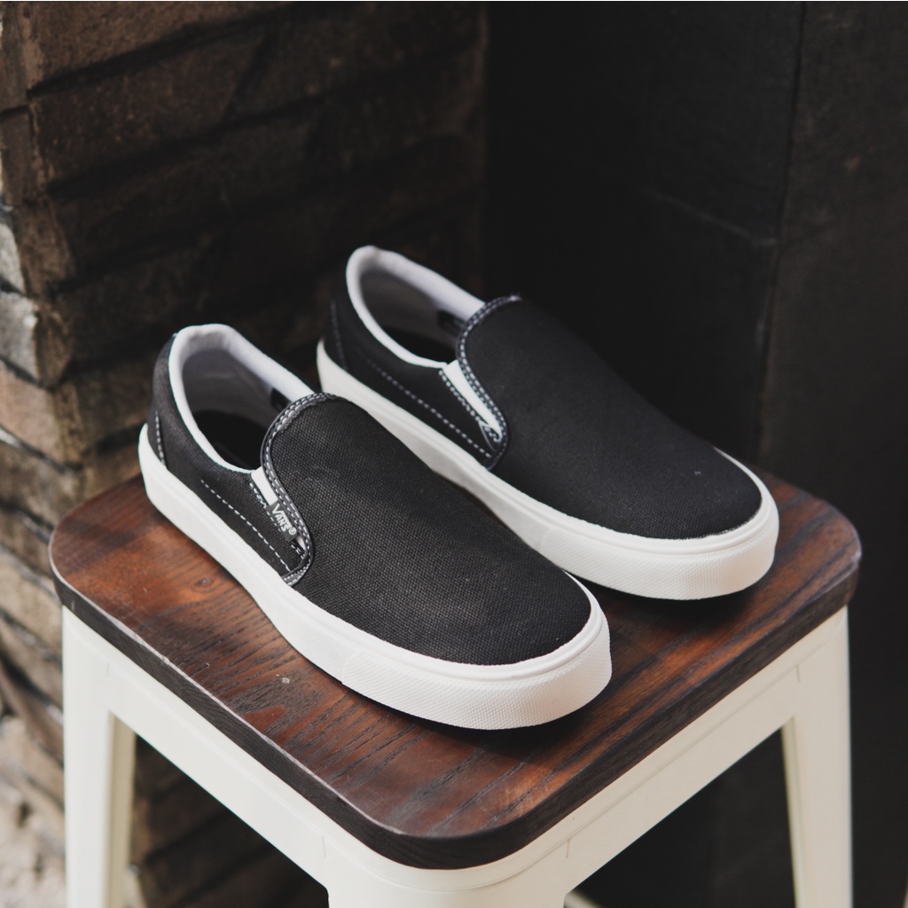 Sepatu VANS Slip On Og Black White