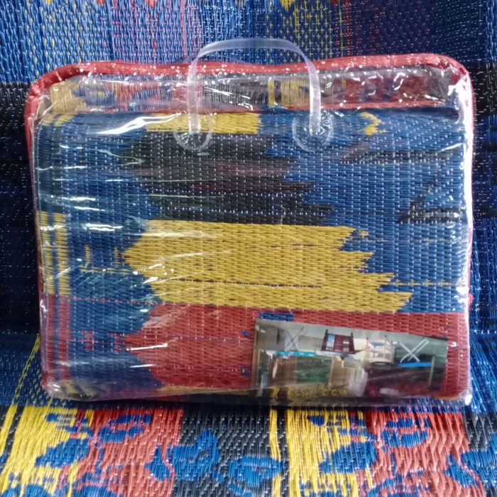 Tikar - Tikar Plastik /Tikar Piknik Lipat, Tikar Lipat 4 Ukuran 23 Meter