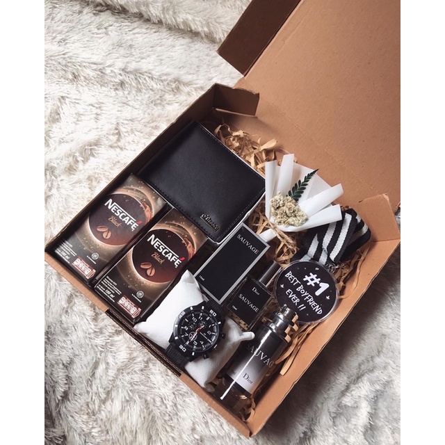 

Hampers gift box Black / hampers boyfriend hampers ultah / hampers gift box Ready Stock /hampers box/ gift ultah pacar