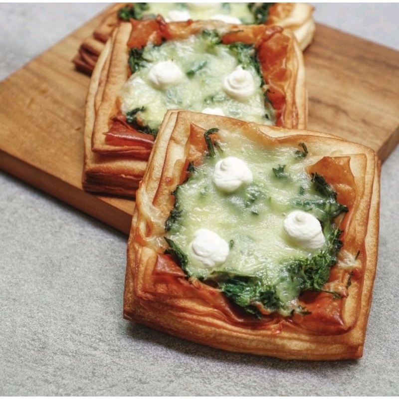 

Spinach square pastry