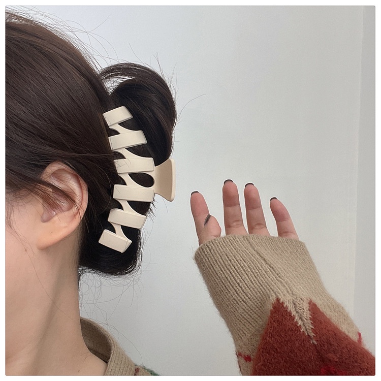 JEPIT JEPITAN BADAI JEDAI WARNA MONOKROM EARTH TONE MODEL BUNGA TULANG KOTAK PERSEGI BESAR KLIP RAMBUT TEBAL KOREA WANITA KOREAN WOMEN SQUARE LONG BONE FLOWER JAW HAIRCLIP ACCESSORIES CLUTCHER CLAW CLIP CLIPS MONOCHROM COLOR BIG MEDIUM SIZE