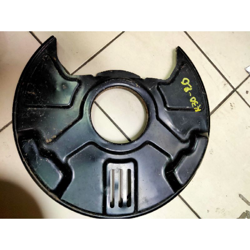 cover disc brake piringan rem dpn original daihatsu taruna