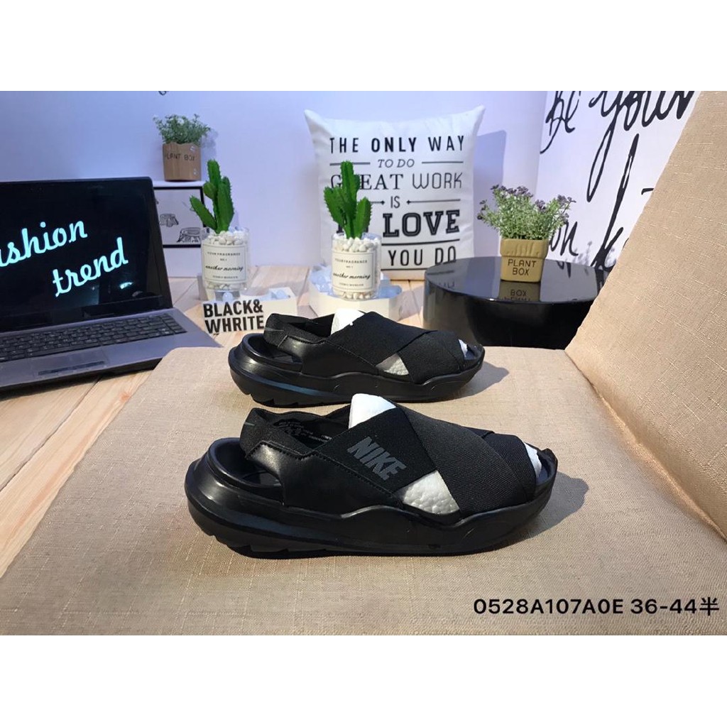 sepatu sandal nike