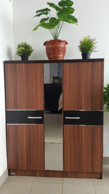 Rak Sepatu 3 Pintu Cermin Huga 4310