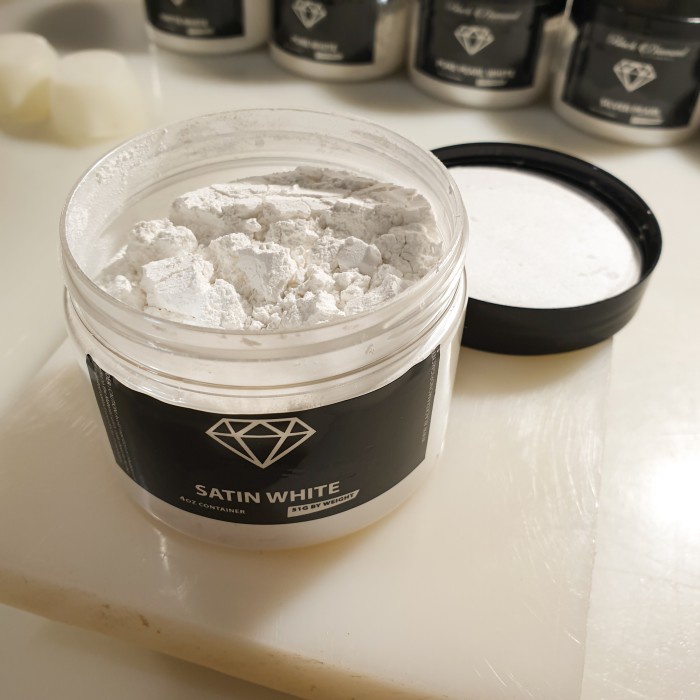 

BLACK DIAMOND POWDER PIGMENT 5 GR SINGLE TONE SATIN WHITE