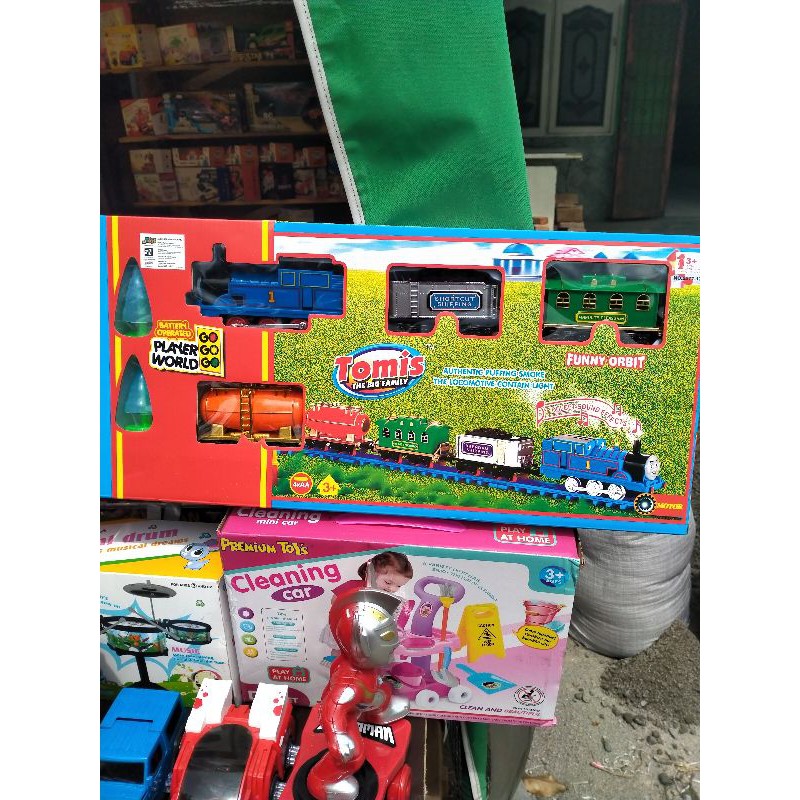 kereta api Thomas model asap rel panjang