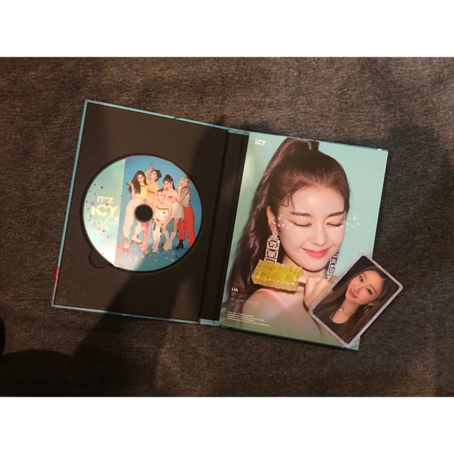 Album ITZY - IT’Z ICY