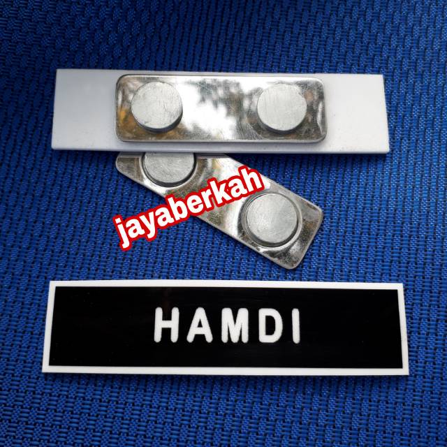 

Name Tag Papan Nama Dada Gravir dengan Magnet Kuat