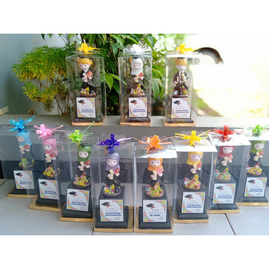 Piala patung wisuda anak piala wisuda plus mika trophy wisuda piala naik kelas piala kelulusan