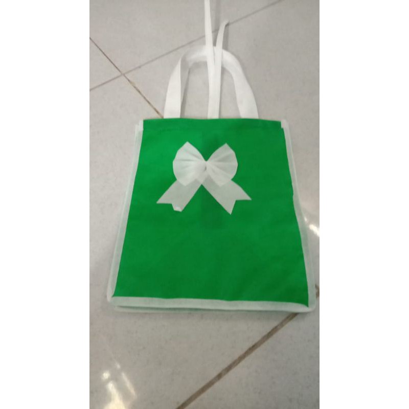

Tas Souvenir Warna Lucu Kain Murah Perlengkapan Hadiah Hajatan Bisa Ecer & Grosir Berbagai macam