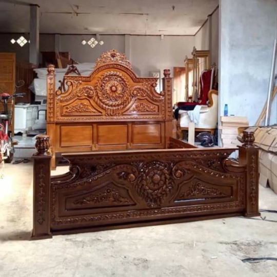 DIPAN TEMPAT TIDUR UKIR KAYU JATI JEPARA BERKUALITAS