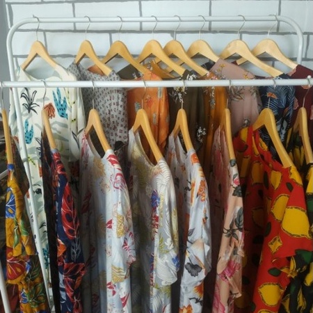 HANGER KAYU NATURAL KUALITAS PREMIUM / GANTUNGAN BAJU KUALITAS PREMIUM - DEWASA