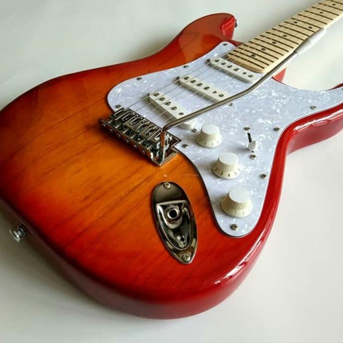 Gitar Listrik Fender Stratocaster Cerry Neck Mapple Murah
