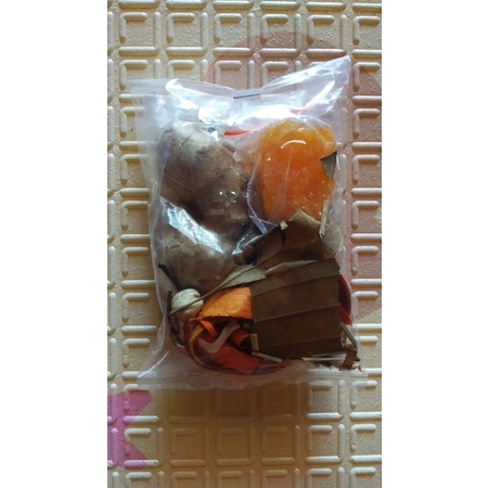 

Wedang Uwuh Komplit Jahe Segar dan Gula Batu