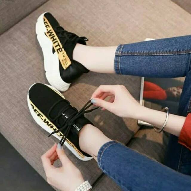 Sepatu kets off white