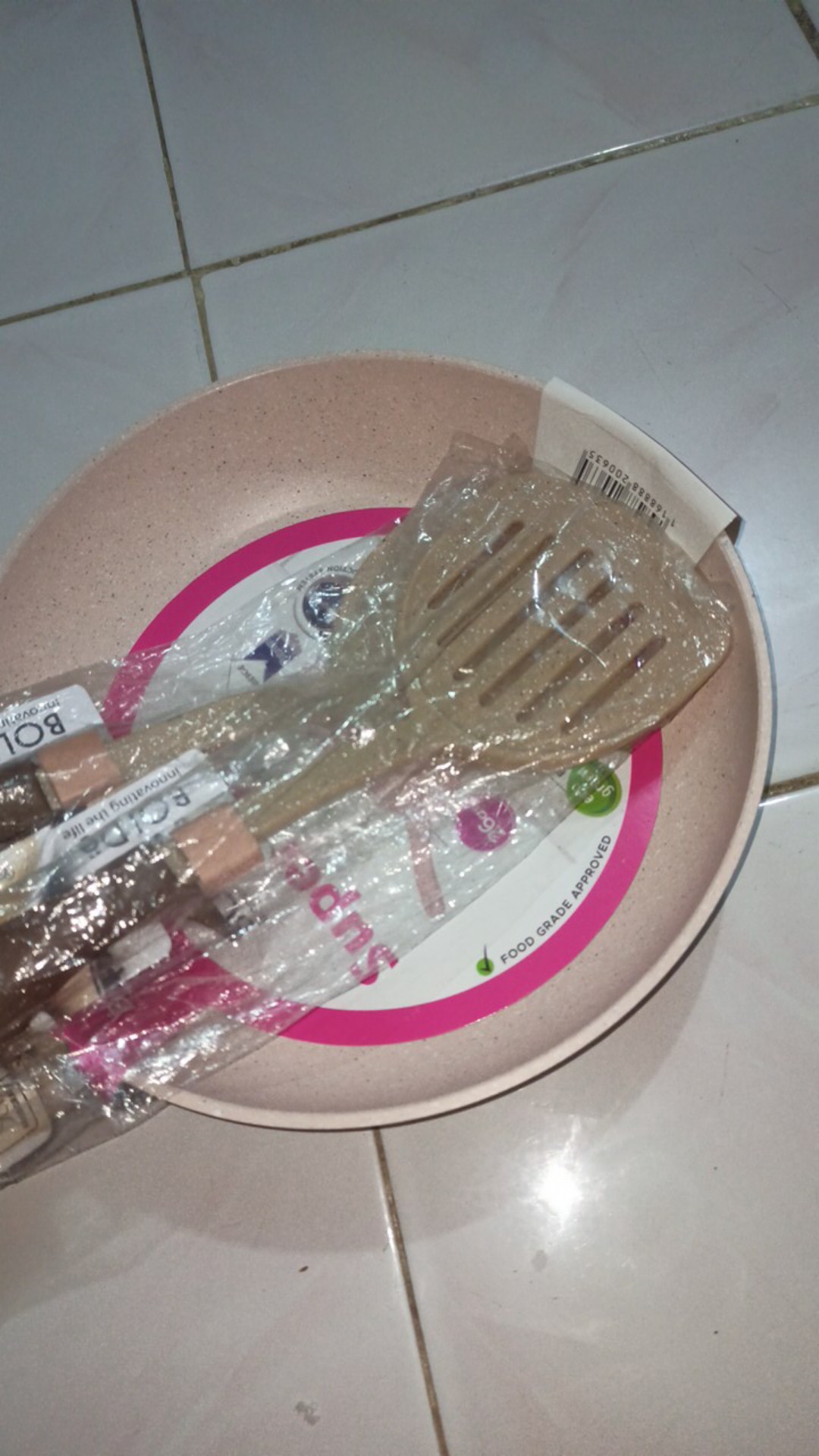 Bolde Super Utensile Slotted Turner - Spatula Sodet Sutil Nylon Berlubang Alat Masak Foodgrade Beige