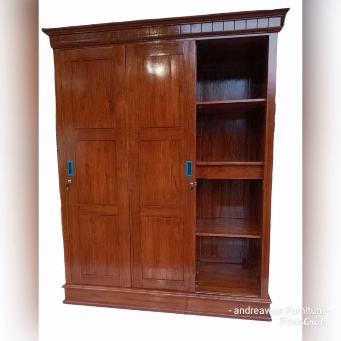 Lemari Sliding Kayu Jati 3 Pintu Tengah Kaca Cermin Produk Mebel Jepara