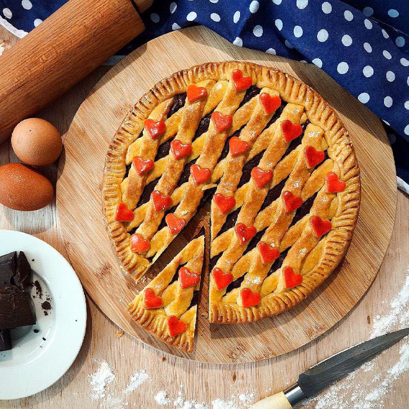

PIE CRUST Choco Crostata Italia style Love Cake Gift Box Pita Enak