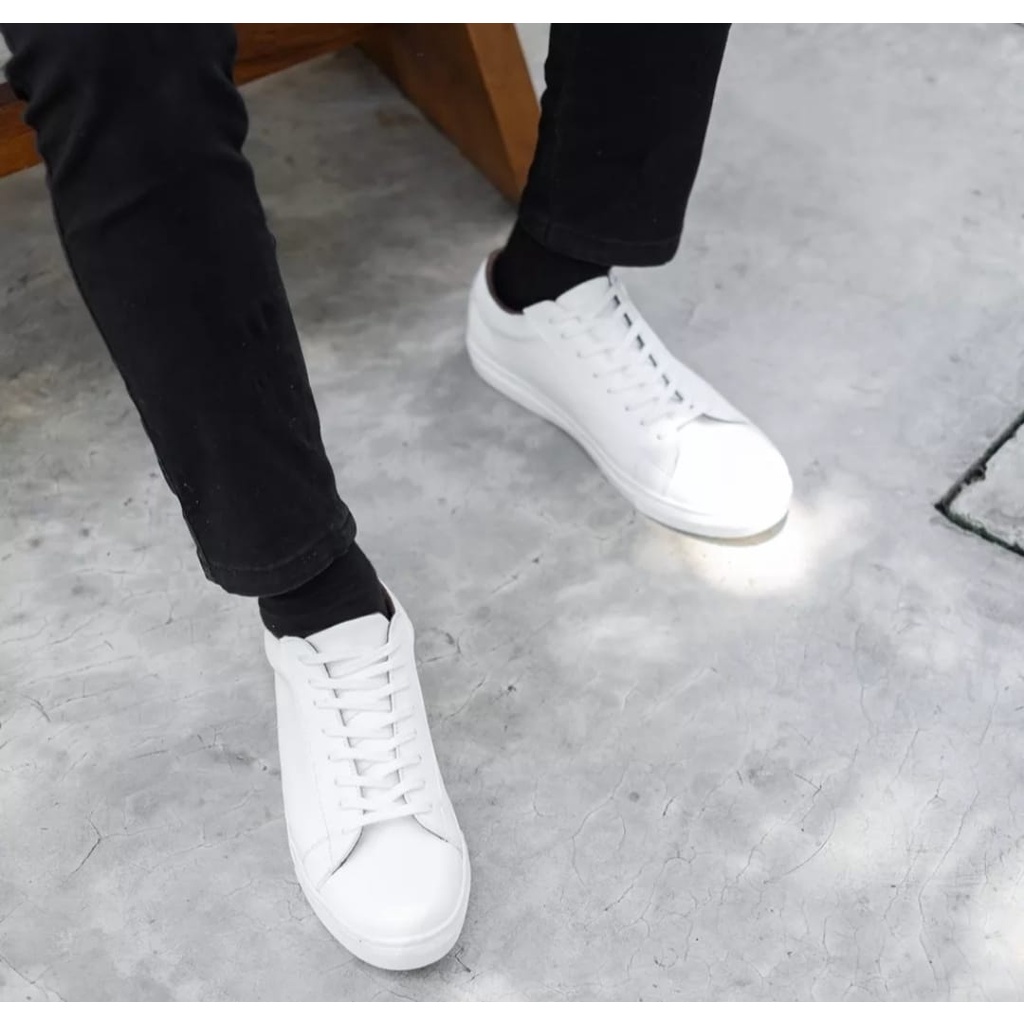 TERLARIS SEPATU SNEAKERS PRIA BASIC CASUAL SPORT SENJI POLOS PUTIH PRIA SEPATU