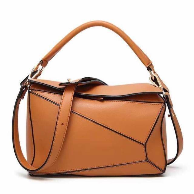TS1517 - Berat 900gram - New - Loewe inspired - Tas wanita import Batam - Ukuran 29 x 11 x 19
