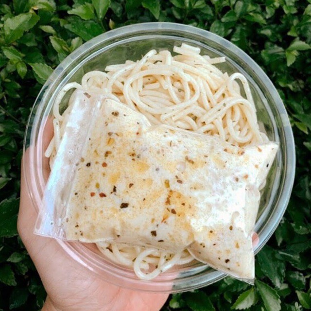 

SPAGHETTI CARBONARA WITH SMOKED BEEF (SIAP MAKAN) - BISA KIRIM VIA GOJEK / GRAB ONLY