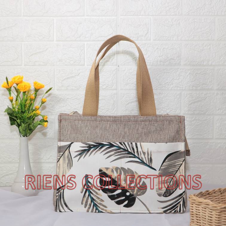 RIENS COLLECTIONS. TAS GONI WANITA KOMBINASI KANVAS MOTIF FLORAL LATAR PUTIH. SOUVENIR JOGJA