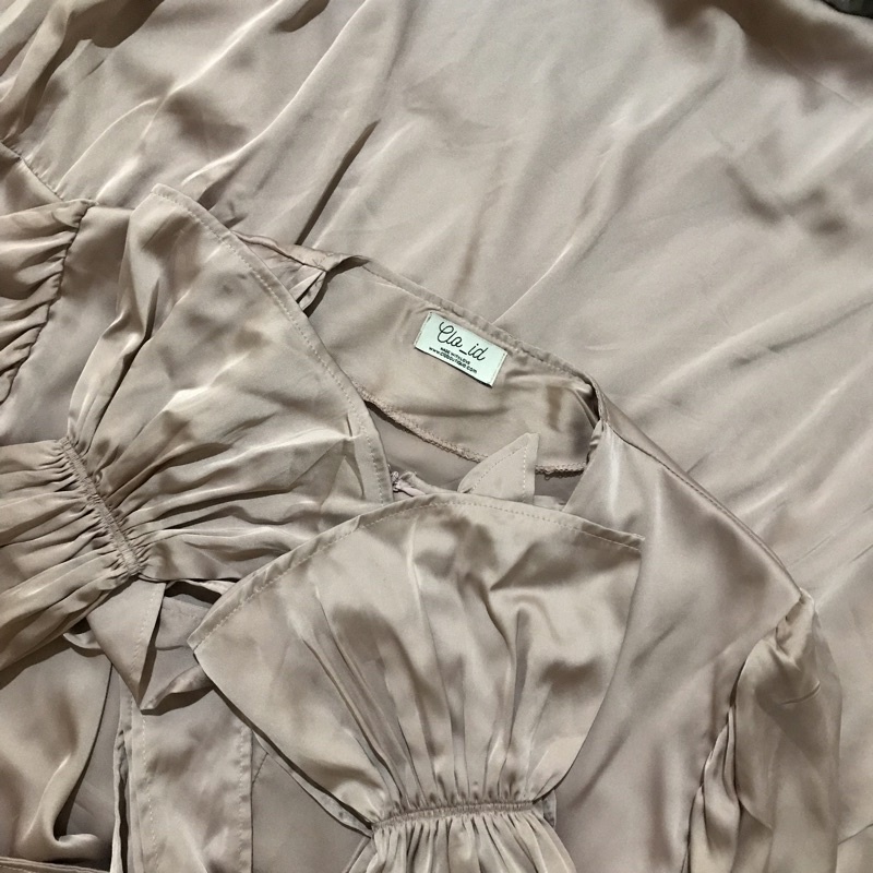 Elicia Silk Dress | Flowy Satin Dress from Clo.id